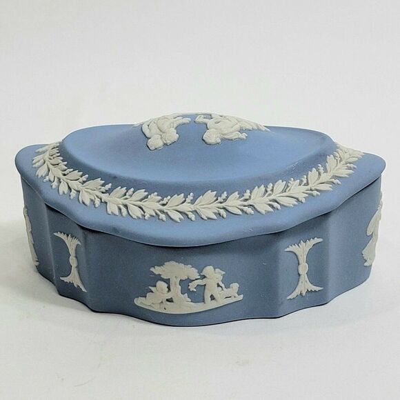 Vintage Wedgwood Jasperware Lidded Trinket Box Cameo Blue Cherubs Chariot - Picture 2 of 11